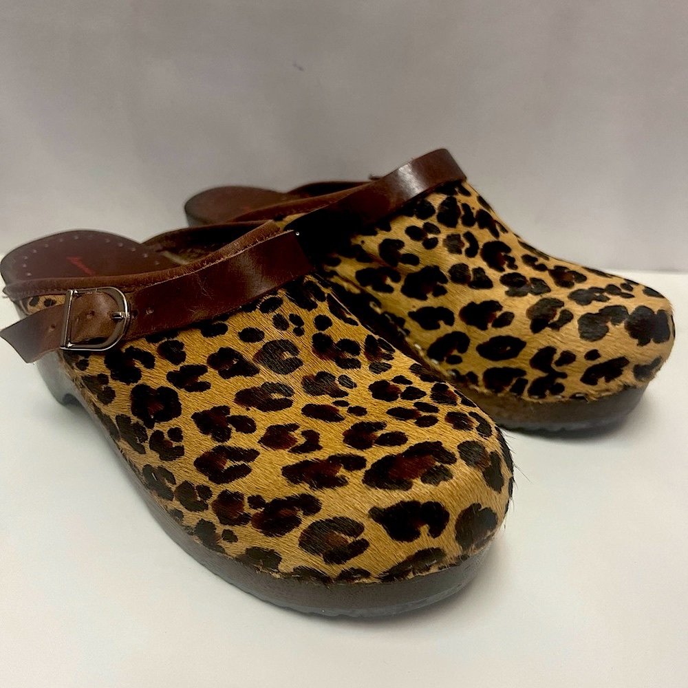 Hanna Andersson Calf Hair Leopard Print Clogs 7.5 US